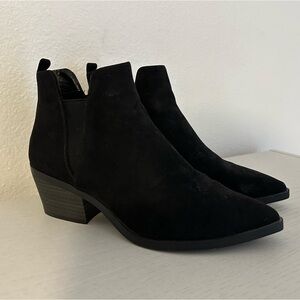 Pointed Toe Black Bootie